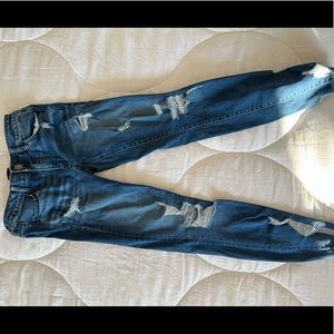 American Eagle Jeggings. Size 4. Moderately Distressed.